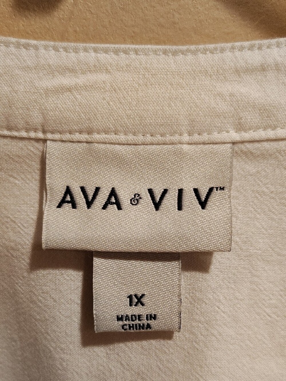 Ava & Viv Plus Sz 1X White Eyelet 3/4 Balloon Sleeves Button-Front Blouse WM - Picture 2 of 9